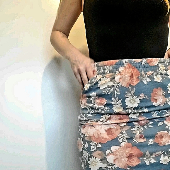 🍭3 x $25* REBEL SUGAR Floral Skirt Sz Lrg - Picture 5 of 7
